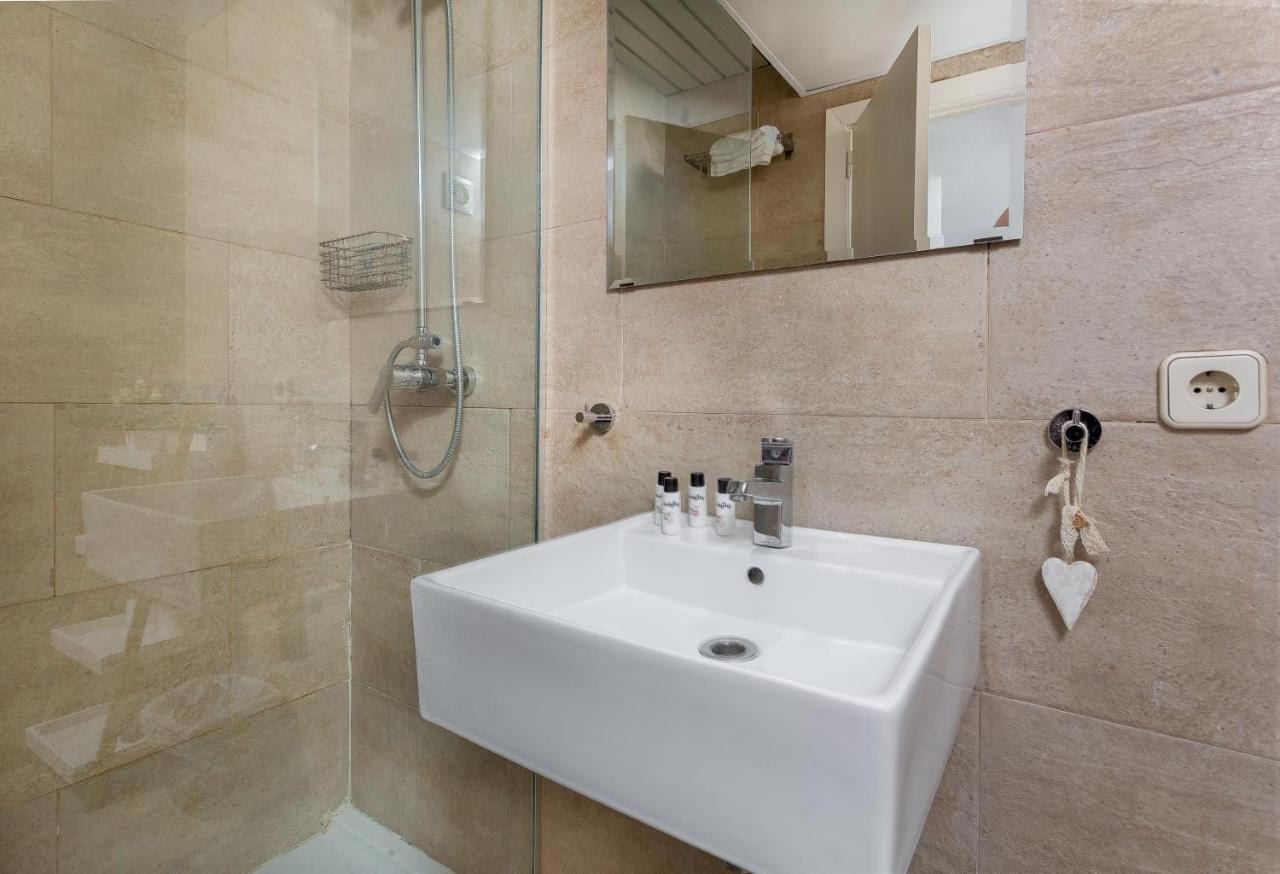 Lodging Apartments Illa Diagonal Barcelona Luaran gambar